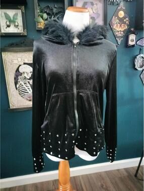 Black hooded zipper sweatshirt